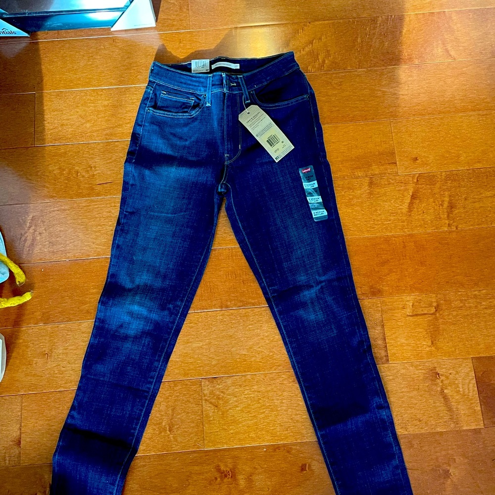 Levi’s skinny high rise size 27